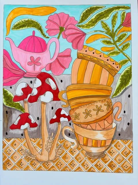 Teteras y tazas apiladas entre hongos y flores